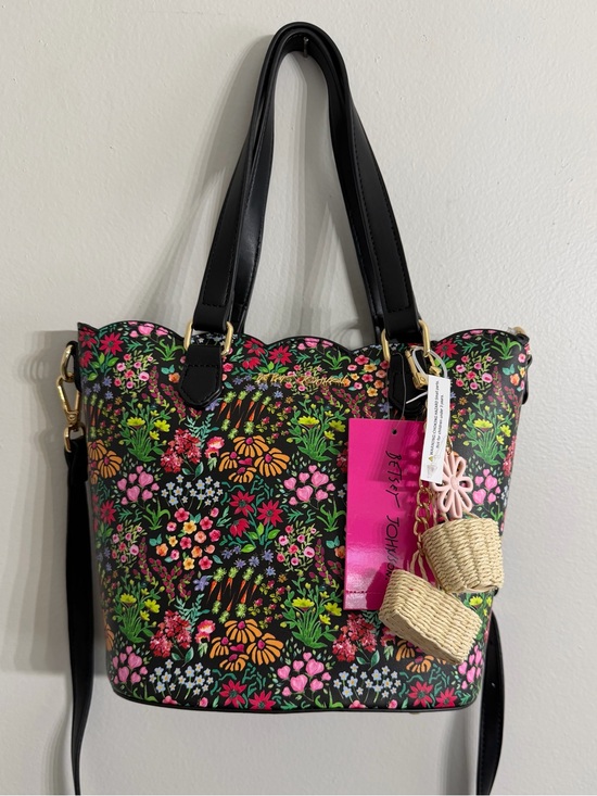 Betsey Johnson Handbags - Betsey Johnson XOBLOOM Scalloped Floral Tote Bag